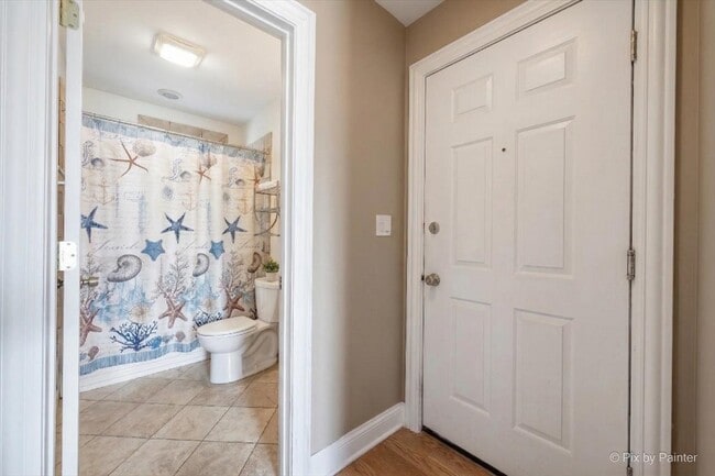 Building Photo - 6146 N Ravenswood Ave