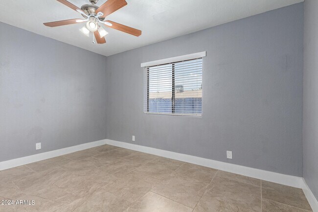 Building Photo - 2058 E Oxford Dr