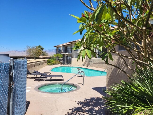Building Photo - SUPER CLEAN & CUTE 2 BED 2 BATH