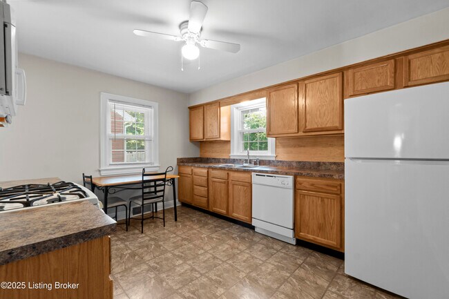 Building Photo - 726 Parkway Dr