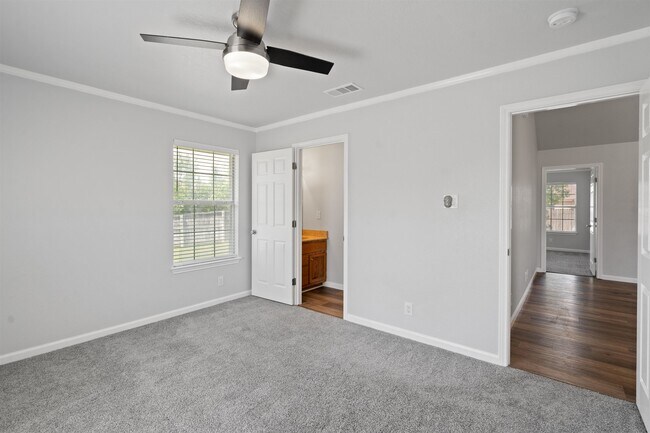 Building Photo - 113 White Feather Trail