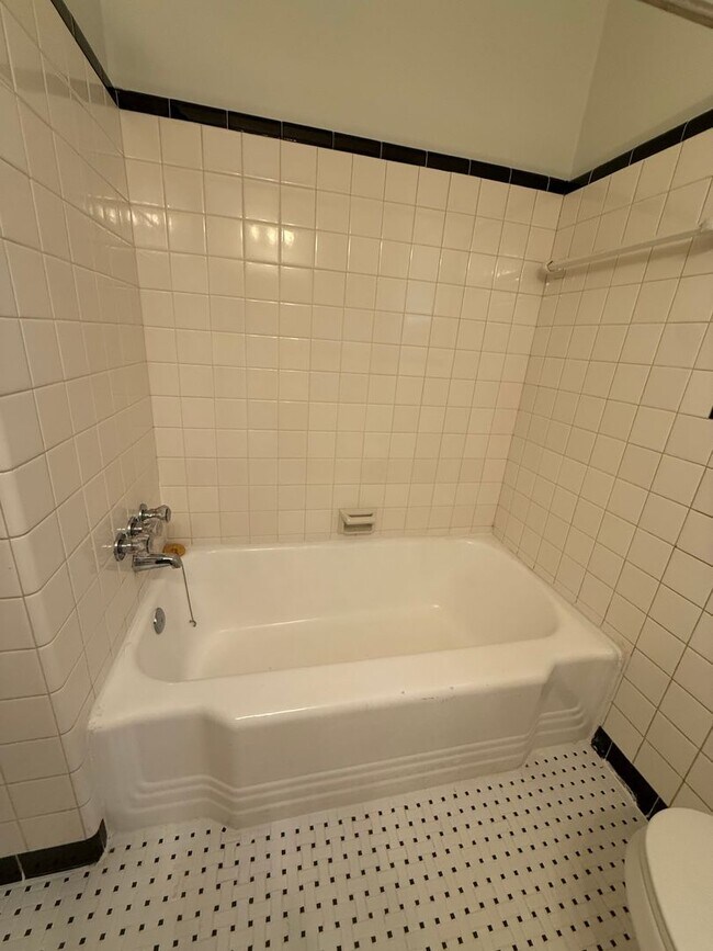 Building Photo - Renovated Emory Grove Home - Ready to Rent