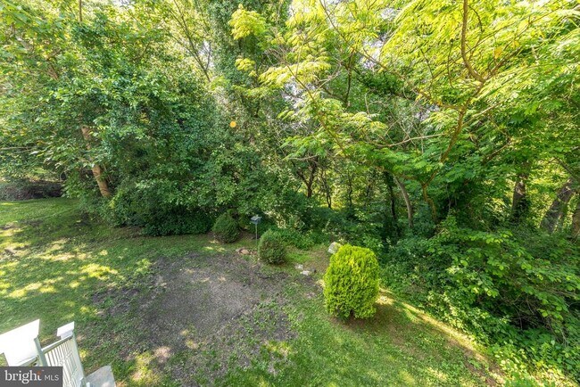 Building Photo - 210 King Johns Ct