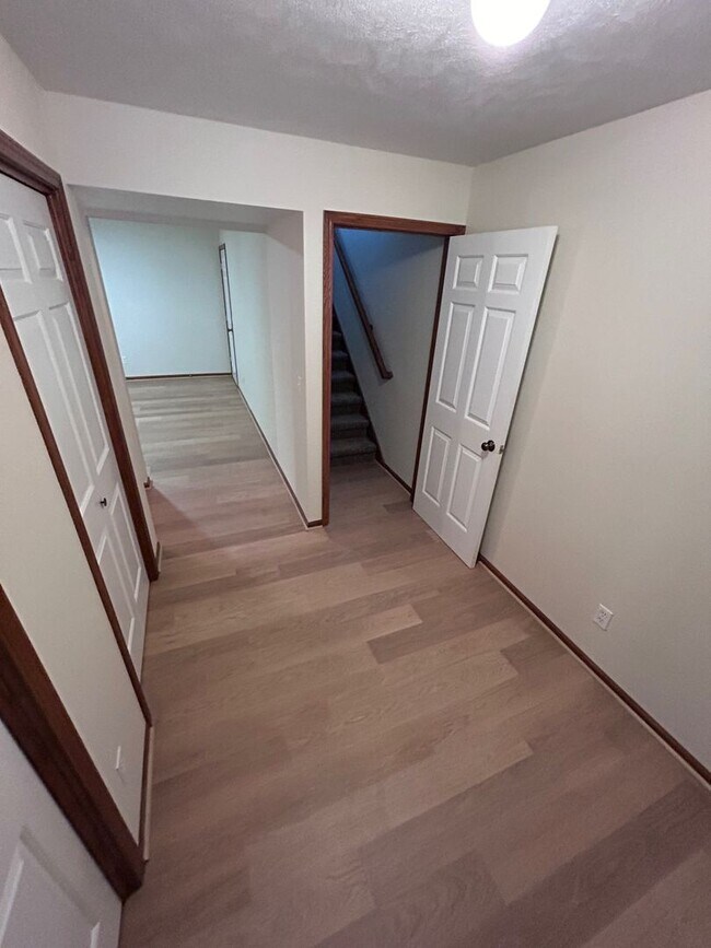 Building Photo - 963 Vos St