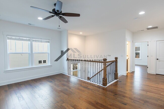 Building Photo - 1121 Crested Jay Dr