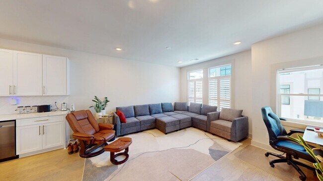 Building Photo - 1025 Wesley Terrace Ave - Elevated townhome living in the heart of Wesley Heights / FreeMoreWest