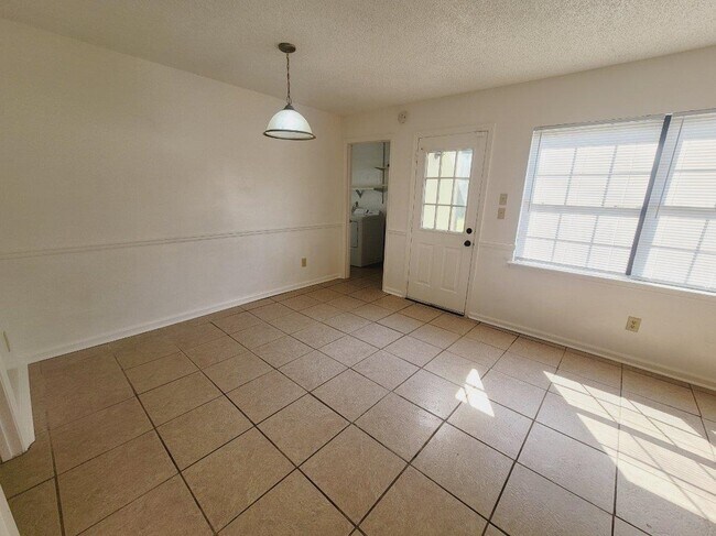 Building Photo - 5800 Japonica Ct