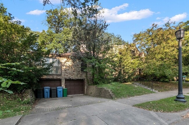 Building Photo - 201 Melbourne Ave SE