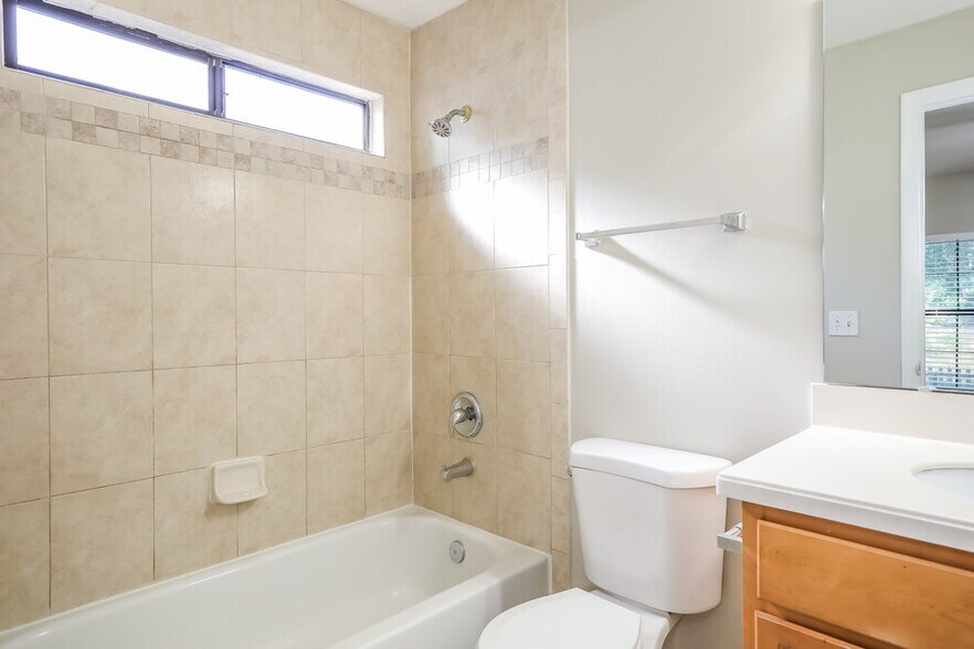 Building Photo - 3824 Tree Lake Dr