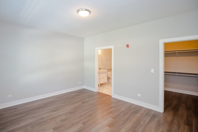 Building Photo - 1202 Waukegan Rd