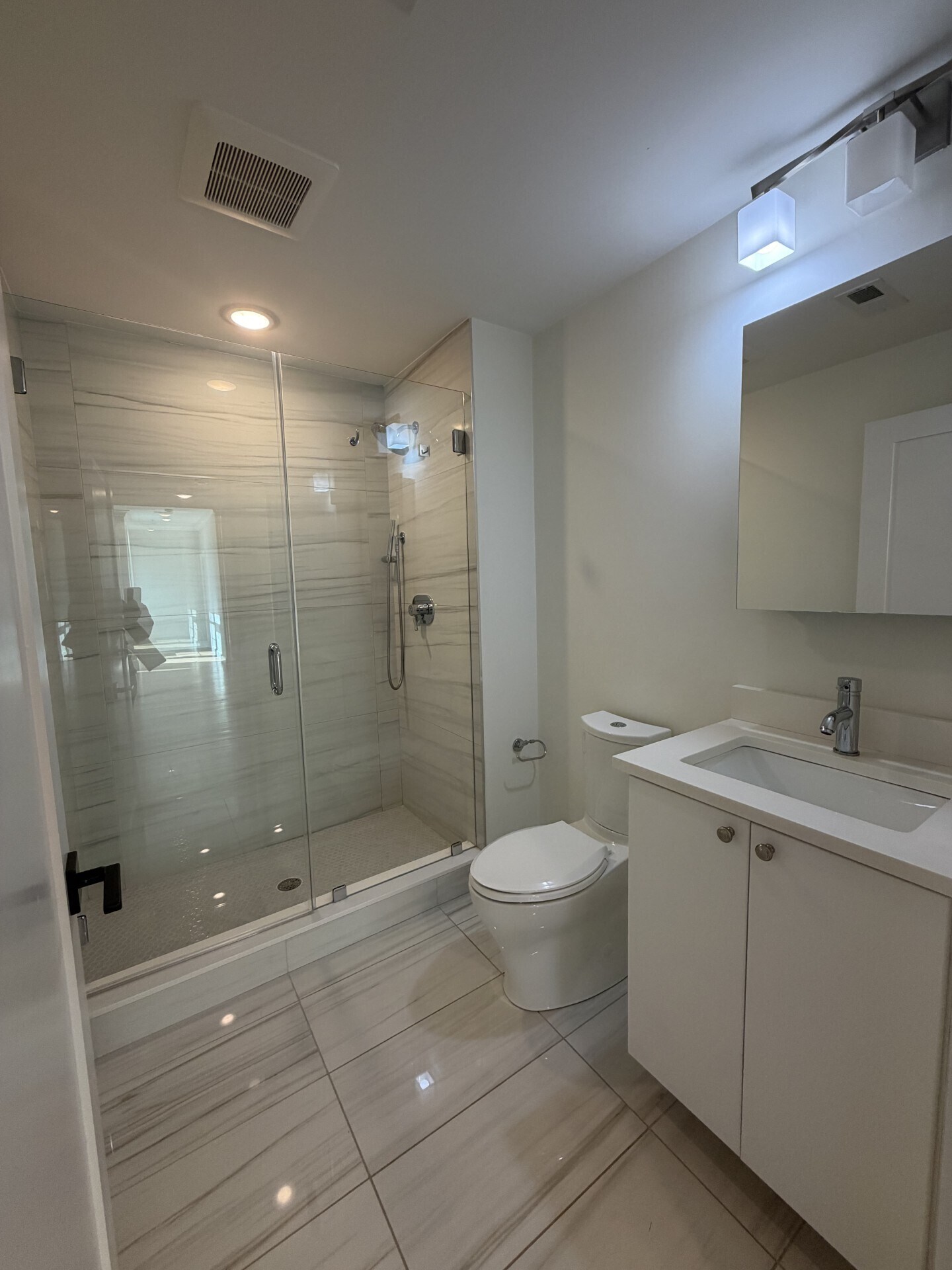 Building Photo - 104 Warren St