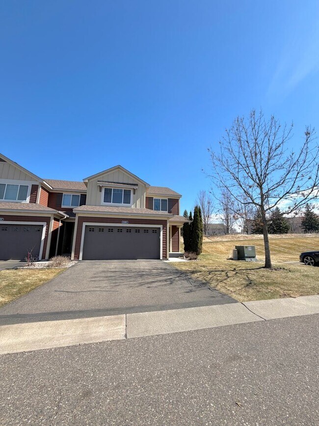 Building Photo - Rare 4 Bedroom End Unit Townhome in The Beautiful Stonemill Farms of Woodbury