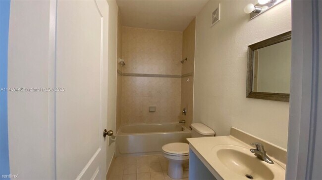 Building Photo - 3 br, 2 bath House - 2735 SE 16th Ave Unit...