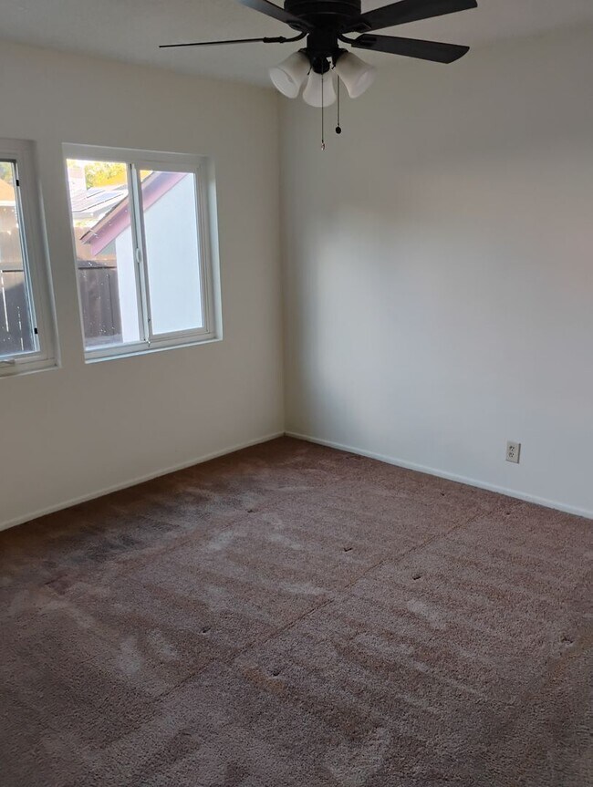 Building Photo - 18924-18934 Gault Street