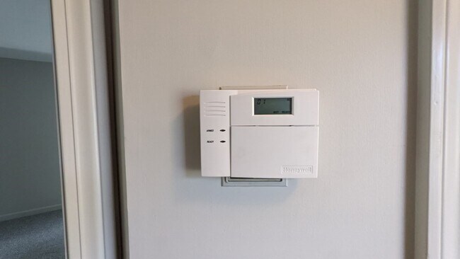 Building Photo - 6 Mansion Woods Dr