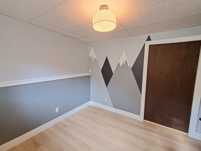 Building Photo - $3,200 -5 Bed / 3 Bath- Home with Fully Fe...