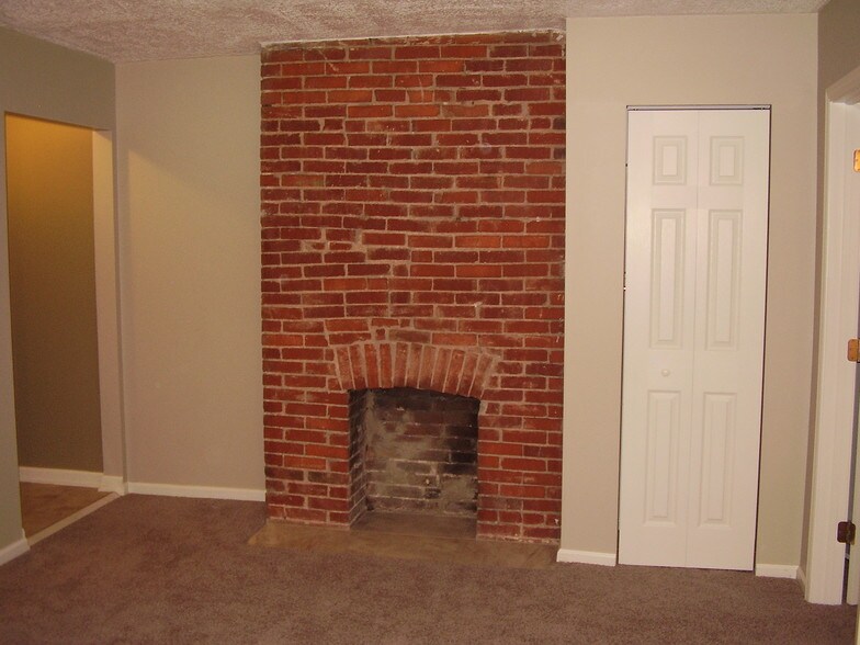 Building Photo - 5523 Ellsworth Ave