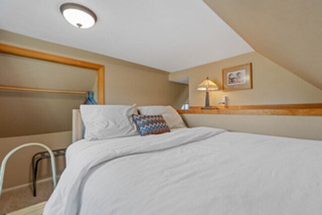 Building Photo - Stunning Doney Park Home