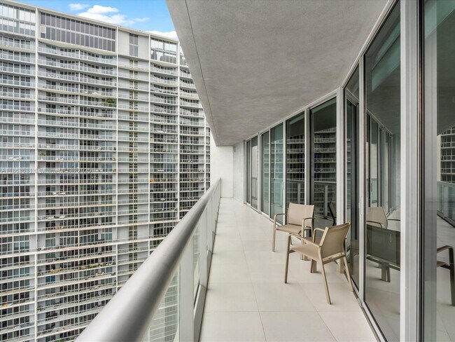 Building Photo - 465 Brickell Ave