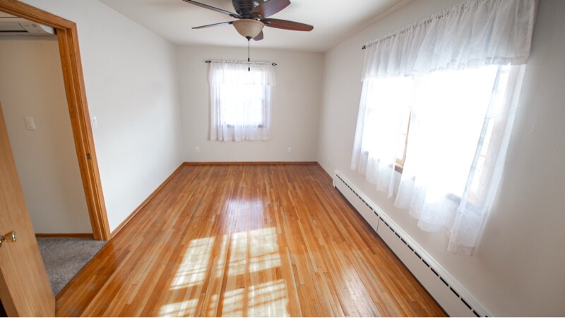 Building Photo - 1402-1402 Summit Ave