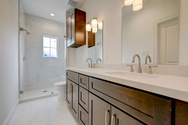 Building Photo - 2133 Naomi St