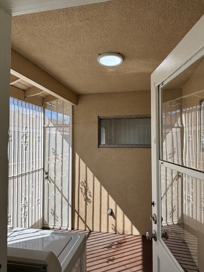 Building Photo - 215 S Baldwin Ave