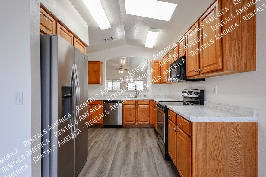 Building Photo - 10845 E Dragoon Ave
