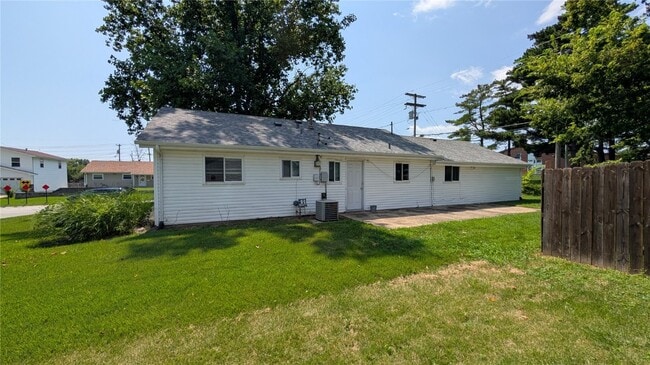 Building Photo - 303 Eggering Dr