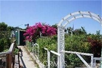 Building Photo - 547 Via Estrada
