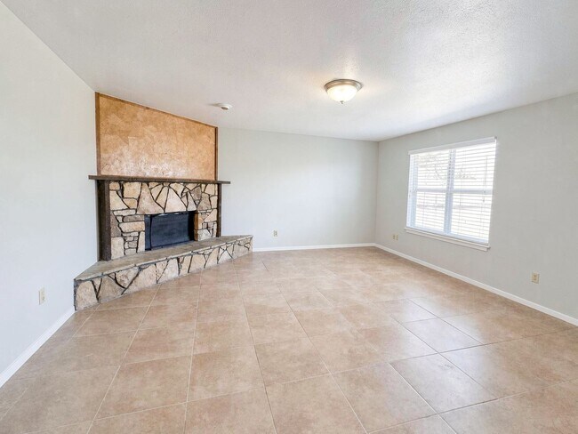 Building Photo - 915 Lemontree Dr