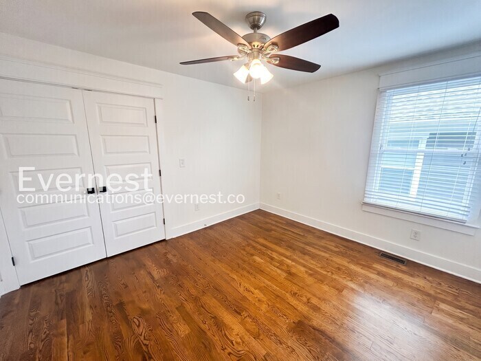 Building Photo - 2905a Davis Ave