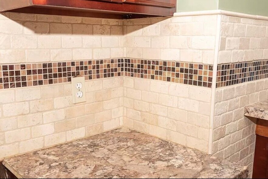 Building Photo - 337 St Lawrence Ave