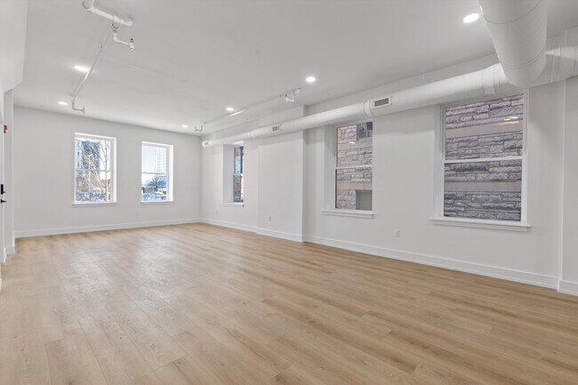 Building Photo - 713 Market St