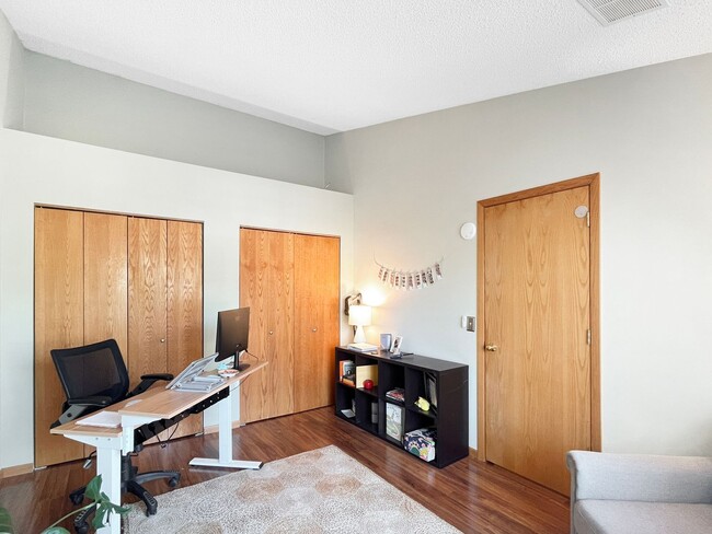 Building Photo - 2040 Shenandoah Ct