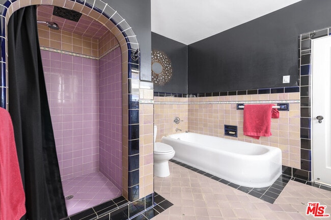 Building Photo - 148 S Orange Dr