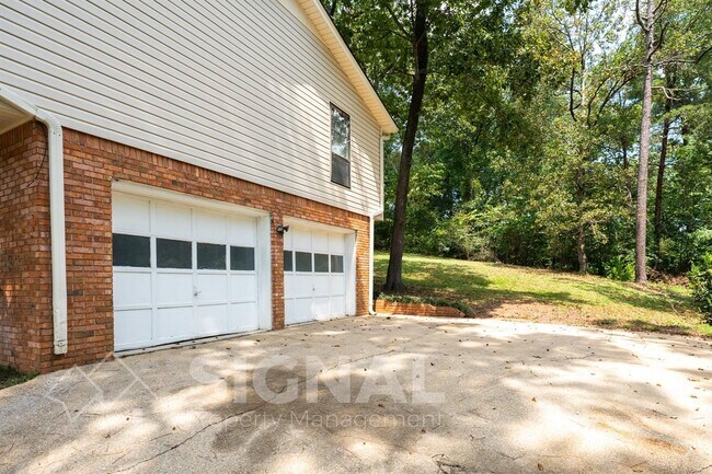 Building Photo - 1304 Shades Run Cir