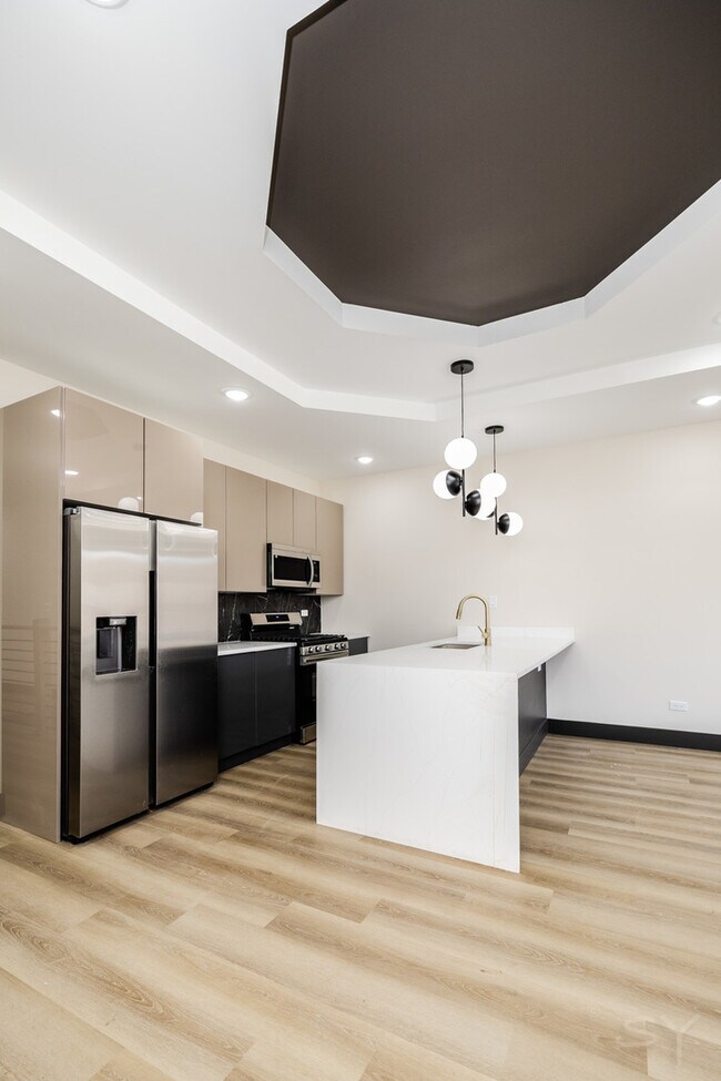 Building Photo - 5637 S Prairie Ave