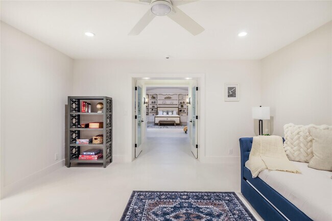 Building Photo - 3127 Sherwood Blvd