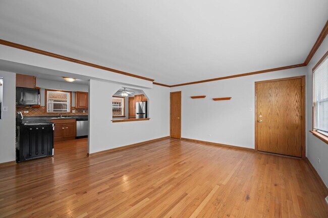 Building Photo - 8610 W Summerdale Ave