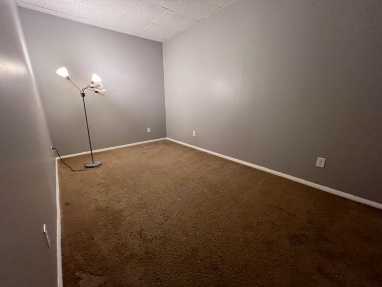 Building Photo - 1 Russell Pl