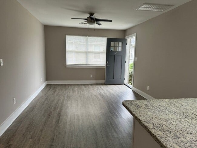 Building Photo - 524 26th Ave N