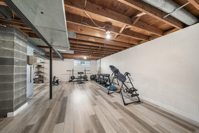Building Photo - 4552 Wagon Wheel Dr