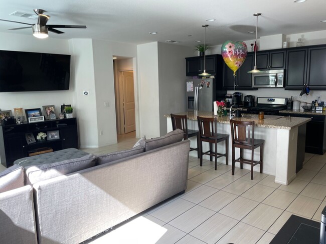 Building Photo - 3-Bedroom Hartford River Village Home with...