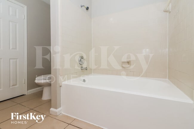 Building Photo - 2106 Hazyknoll Ln