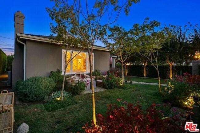 Building Photo - 1972 Stearns Dr