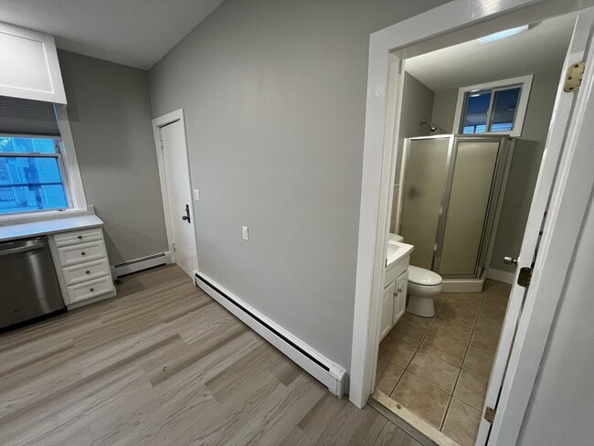 Building Photo - 158 Holland St