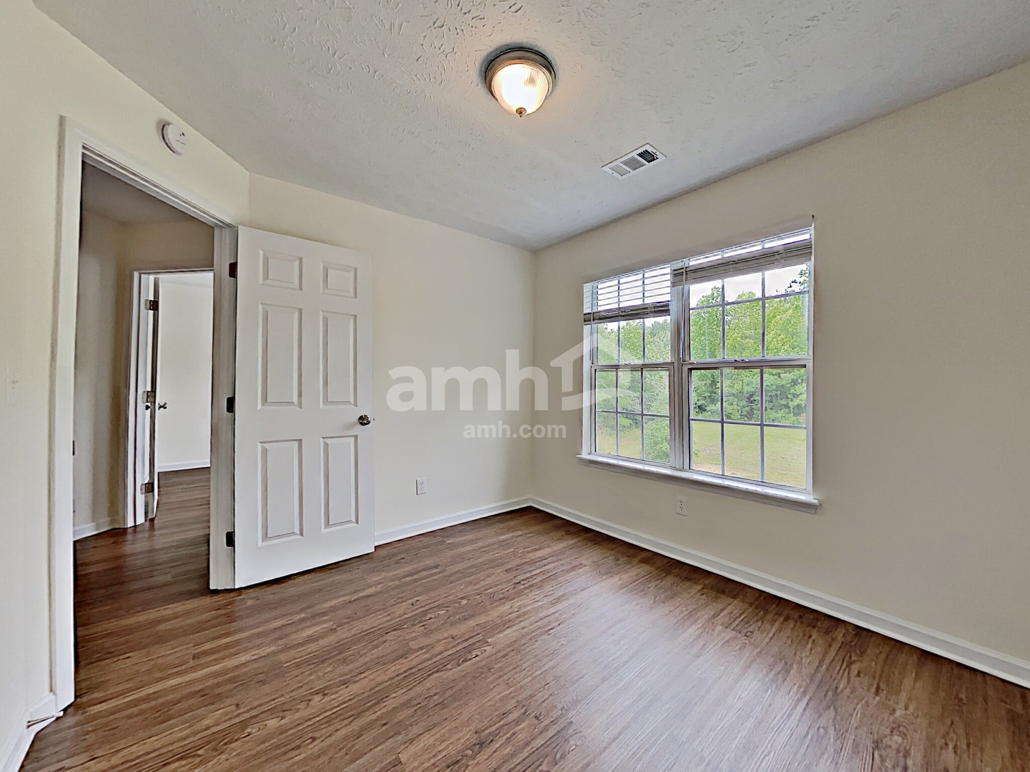 Building Photo - 2925 Hampton Valley Dr SE