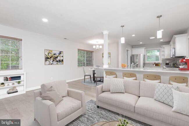 Building Photo - 710 N Buchanan St