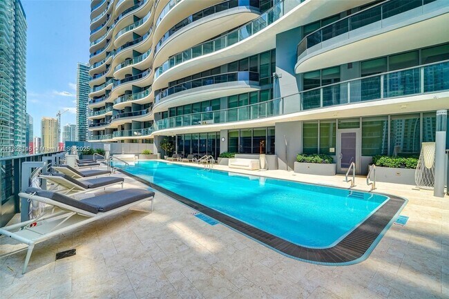 Building Photo - 1000 Brickell Plaza