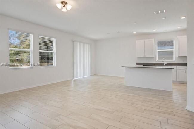 Building Photo - 724 Grove